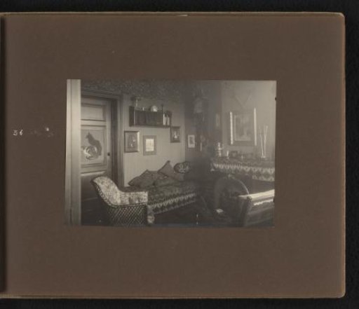 Interior of a room in the residence of Johanna (Hans) de Jong and Frederik (Frits) Stokhuyzen at Leidsestraatweg 36 in Oegstgeest