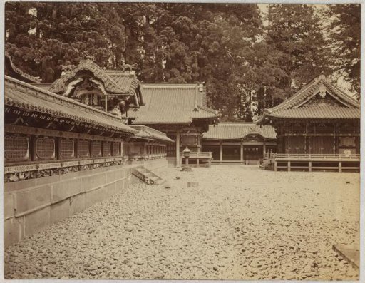 Niko, Temple