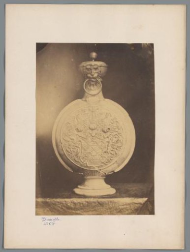 Earthenware vase with animal head and ring in relief from the collection of W. de Weckherlin