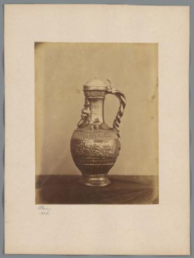 Earthenware vase with handle and lid from the collection of W. de Weckherlin