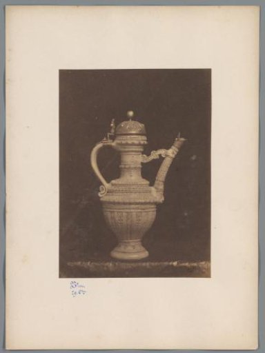 Earthenware vase with spout and handle from the collection of W. de Weckherlin