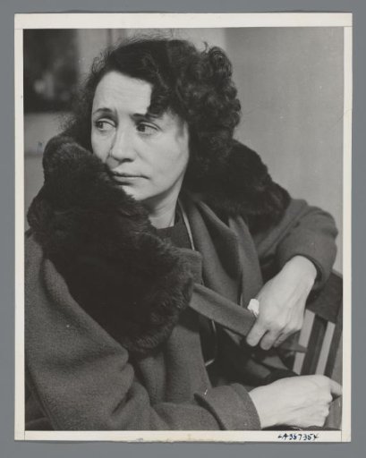 Portrait of Mae Wiedoeft