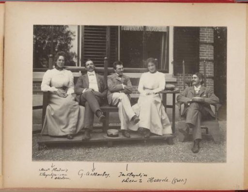 Group portrait with Hedwig Kleintjes, Gerard Aalbersberg, Jan Kleintjes and an unknown man and woman