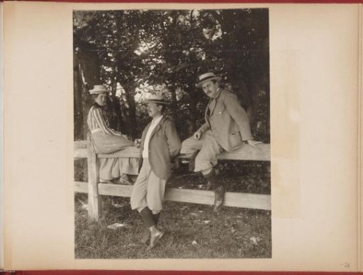 Gerard Aalbersberg, Jan Kleintjes and Hedwig Kleintjes on a fence