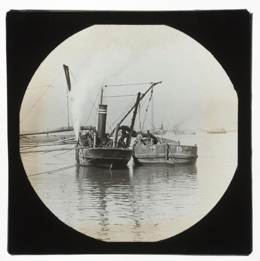Two ships with piston Geopotes VIII