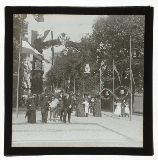 People at the Zandhoek during the Coronation Festivities in 1898