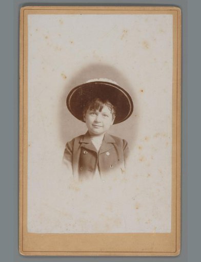 Portrait of Cornelia Theodora Josephina van Haren Noman as a child with a hat
