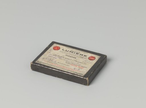 Box for autochromes of Lumière