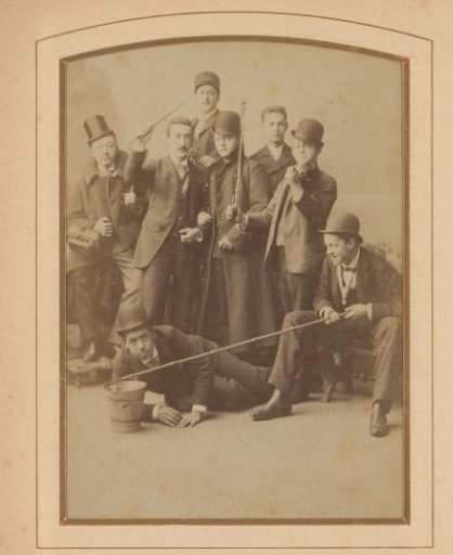 Group photo of students with musical instruments, including François Buys with a conductor's baton, his brother Anton behind him, and Evert Verschuyl on the far right