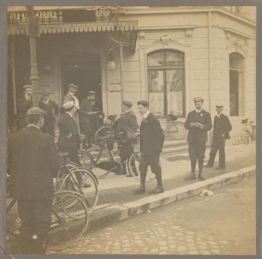 Departure by bicycle for Hotel National, Basel