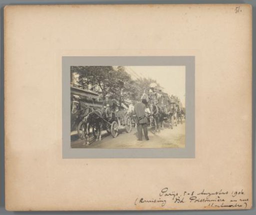 Carriages at the intersection of the boulevard Poissonnière and rue Montmartre, Paris