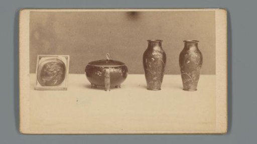 Four porcelain objects, a plate, a teapot and two vases, presumably produced by Kikuchi & Co.