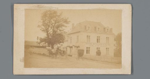 Advertisement with a view of the Grand Hotel du Chateau et de Saint-Michel in Chambord
