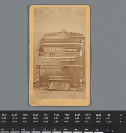 Advertisement for harmoniums of Daniel F. Beatty in Corsicana, with view of an organ
