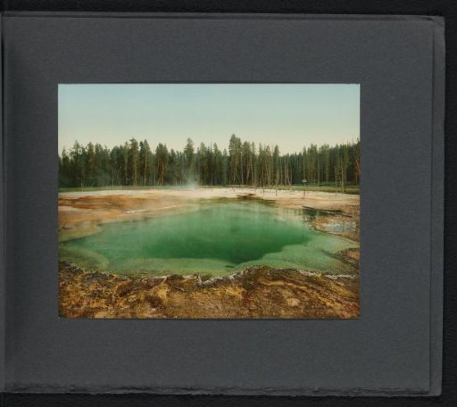 View of a hot spring in Yellowstone National Park, named Emerald Pool