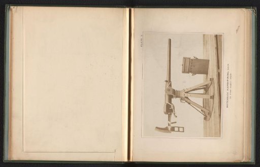 Hotchkiss rapid-fire gun on a fixed elastic stand