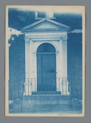 Facade with door, sidewalk and fence