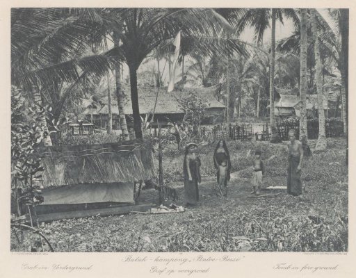 Inhabitants of the Batak village 'Pintoe-Bessi' on Sumatra, with a grave in the foreground