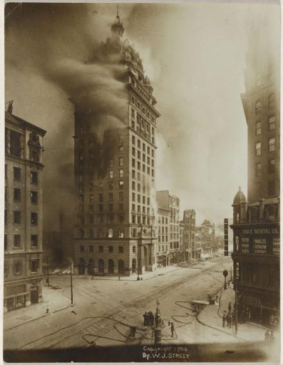 Call Building aan Market Street in San Francisco tijdens een brand na de aardbeving van 1906