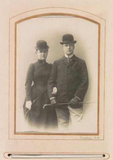 Portrait of Queen Wilhelmina and Prince Hendrik in rich costume