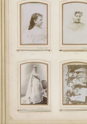 Group portrait with Princess Wilhelmina and Queen Emma on a family visit in Germany