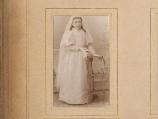 Portrait of Henriette Sebus dressed for her first communion
