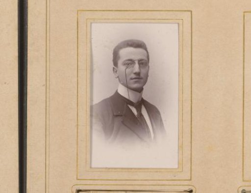 Portrait of a man with spectacles