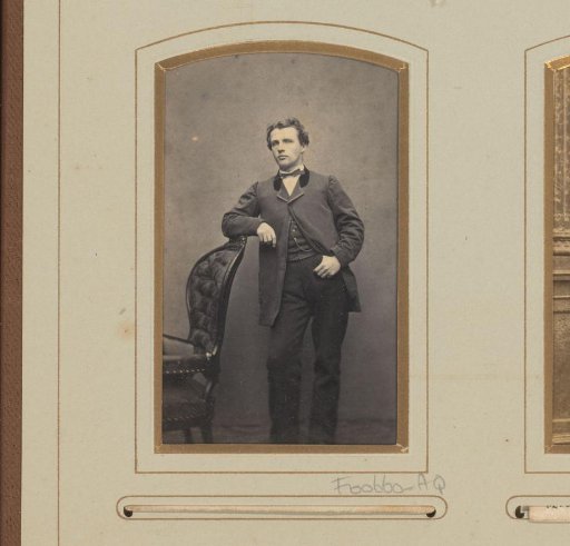 Portrait of a standing man with a hand in his trouser pocket