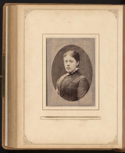 Portrait of a woman, wife of D. van der Made