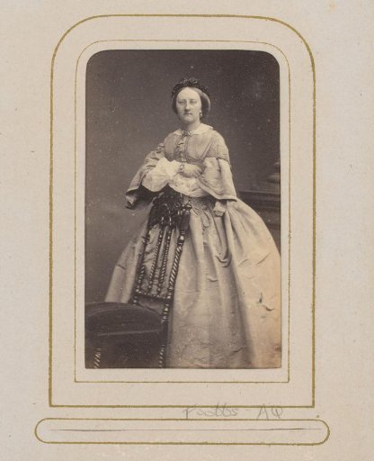 Portrait of a woman with a cap leaning on a chair