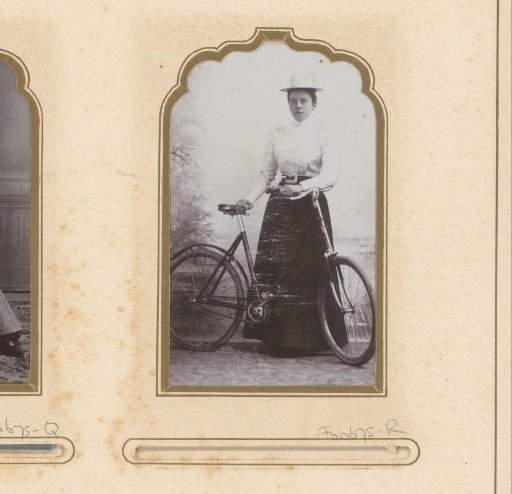 Portrait of a standing woman with a hat and bicycle