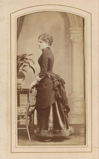 Portrait of a standing woman with a petticoat of velvet and fur