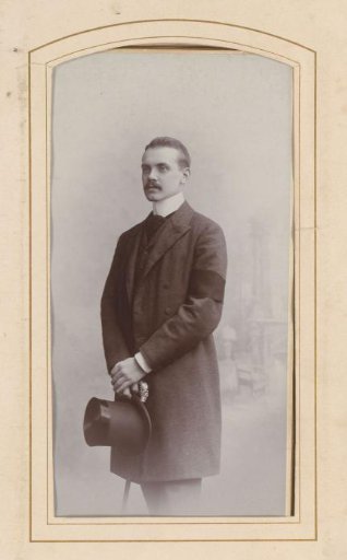 Portrait of Gustav Ihle with a white collar, moustache, high hat and walking stick