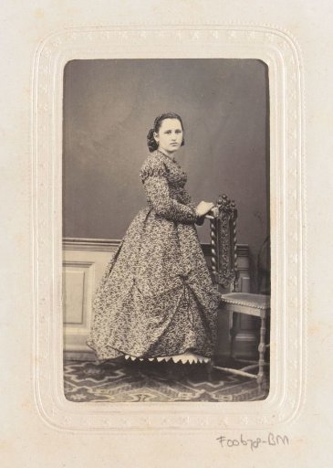 Portrait of a standing woman
