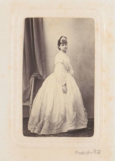 Portrait of a standing woman
