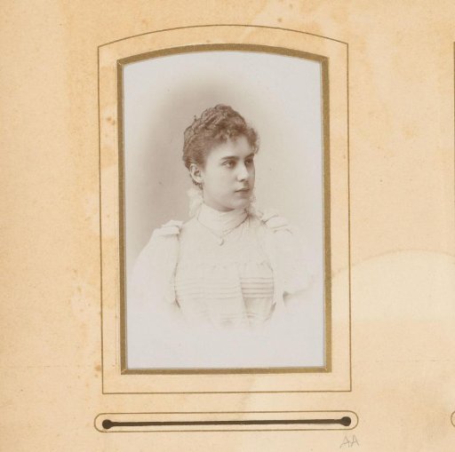 Portrait of Paula Schmidt