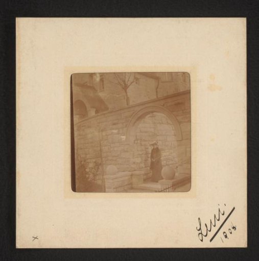 Portrait of a woman in a gateway, inscribed as Leni