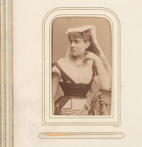 Portrait of Julia Håkansson in costume with musical instrument
