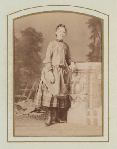 Portrait of a girl leaning on a pillar