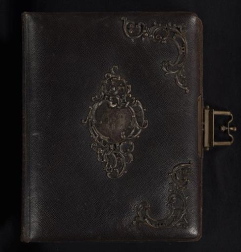 Photo album with portraits of the Van Hoecke family with 41 photographs