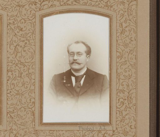 Portrait of a man with spectacles