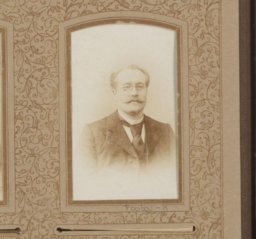 Portrait of a man with spectacles