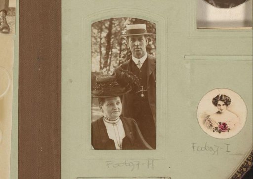 Portrait of a man and woman with hats in a park