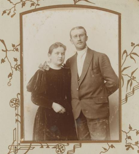 Portrait of a woman and a man with spectacles