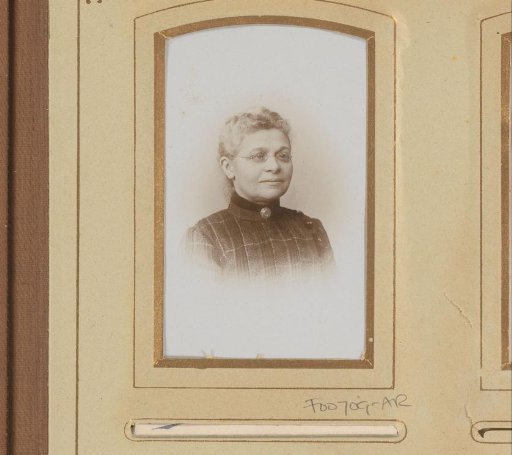 Portrait of a woman with spectacles
