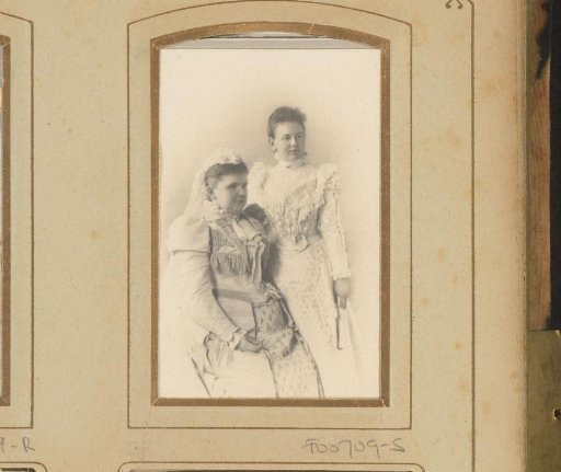 Portrait of Queen Emma with Wilhelmina as a young woman