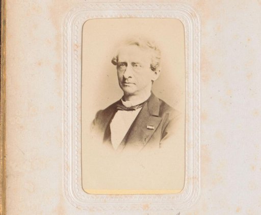 Portrait of a man, inscribed as G. de Vries, son