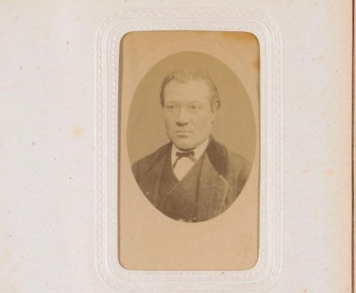 Portrait of a man, inscribed as W. Uithoven