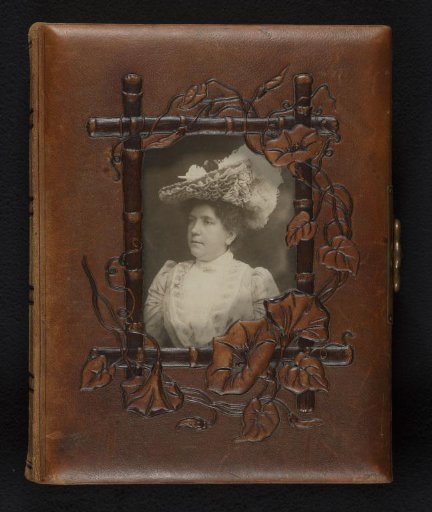 Nederlands familiealbum met 29 foto's
