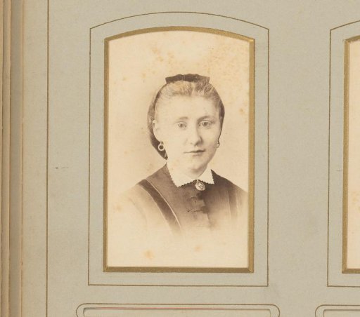 Portrait of a woman with a bow in her hair